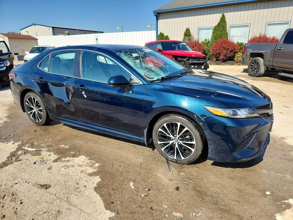 2019 TOYOTA CAMRY SE  