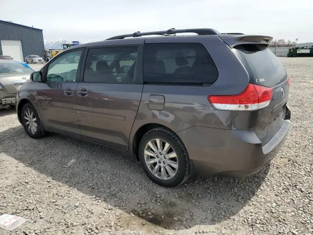 2012 TOYOTA SIENNA LE