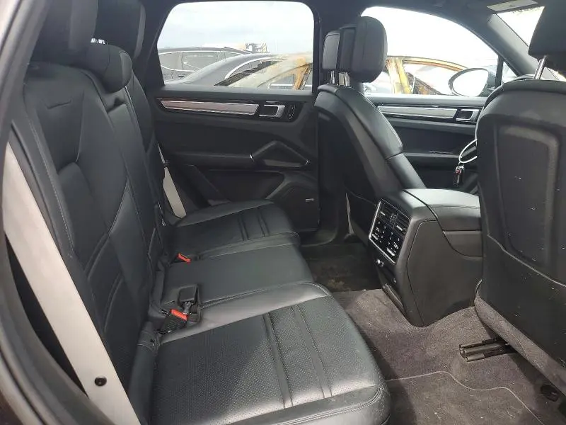 2019 PORSCHE CAYENNE S  