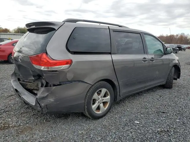 2014 TOYOTA SIENNA LE  