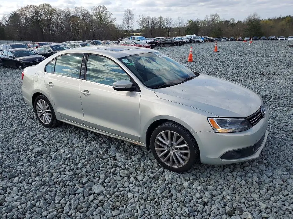 2011 VOLKSWAGEN JETTA SEL  