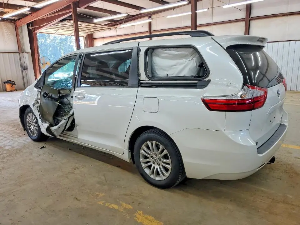 2015 TOYOTA SIENNA XLE 8-PASSENGER  