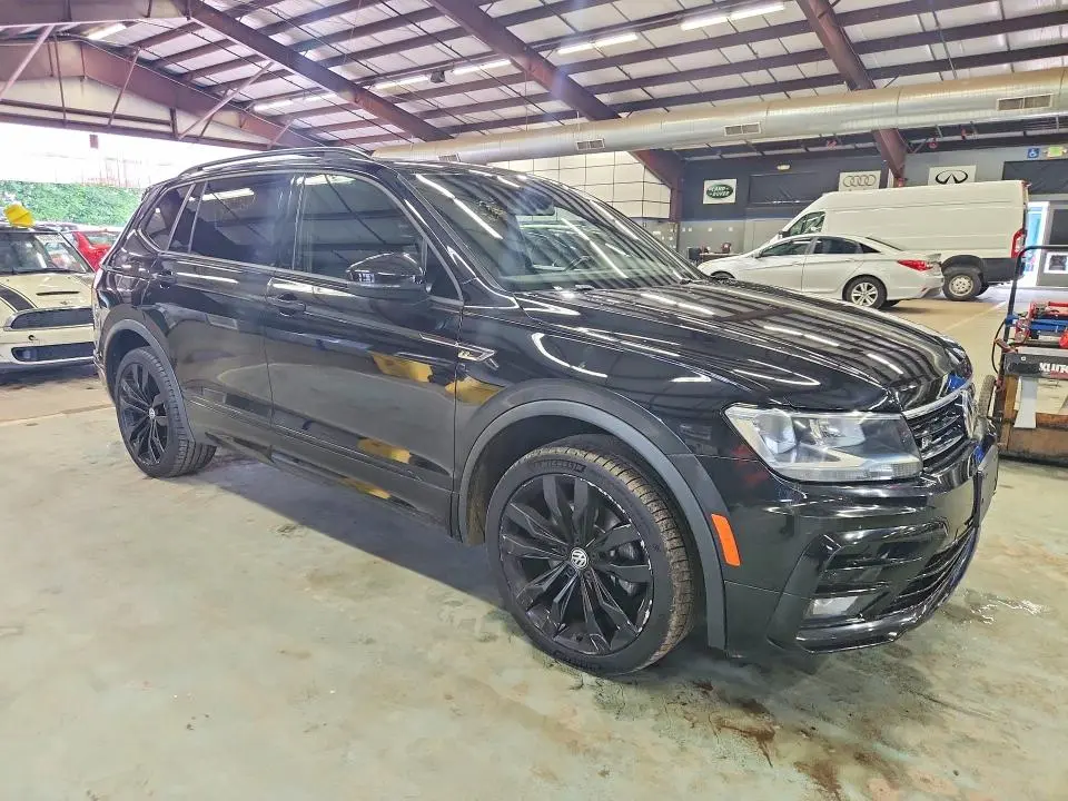 2021 VOLKSWAGEN TIGUAN SE  