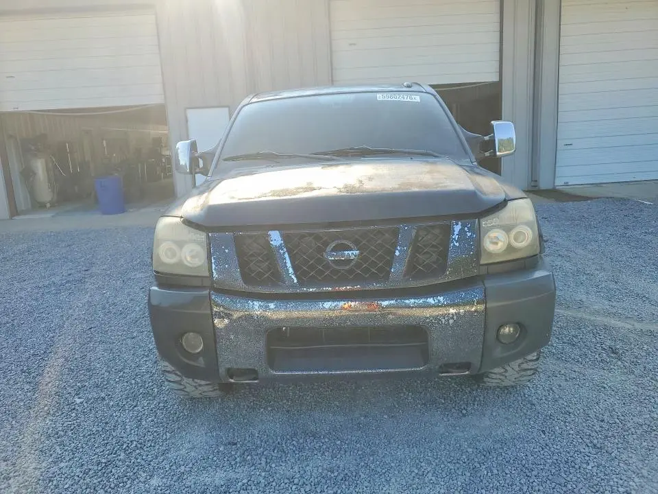 2010 NISSAN TITAN SE  