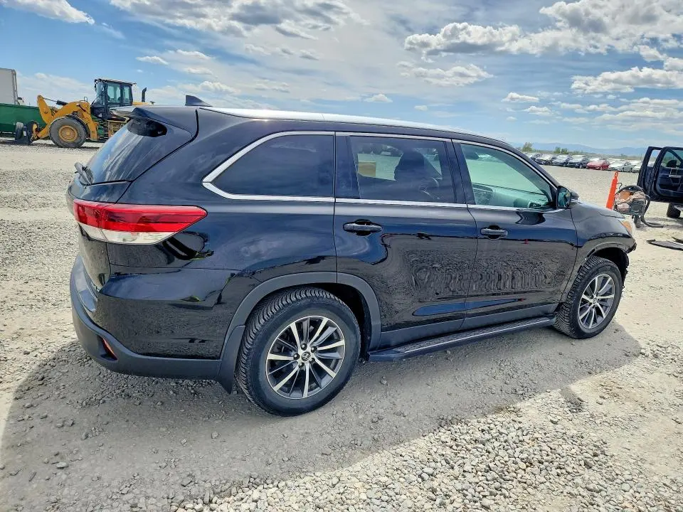 2019 TOYOTA HIGHLANDER XLE  