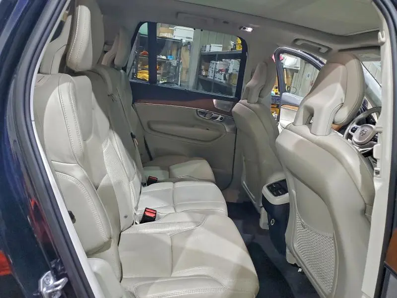 2017 VOLVO XC90 T6  