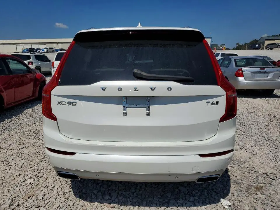 2021 VOLVO XC90 T6 MOMENTUM  