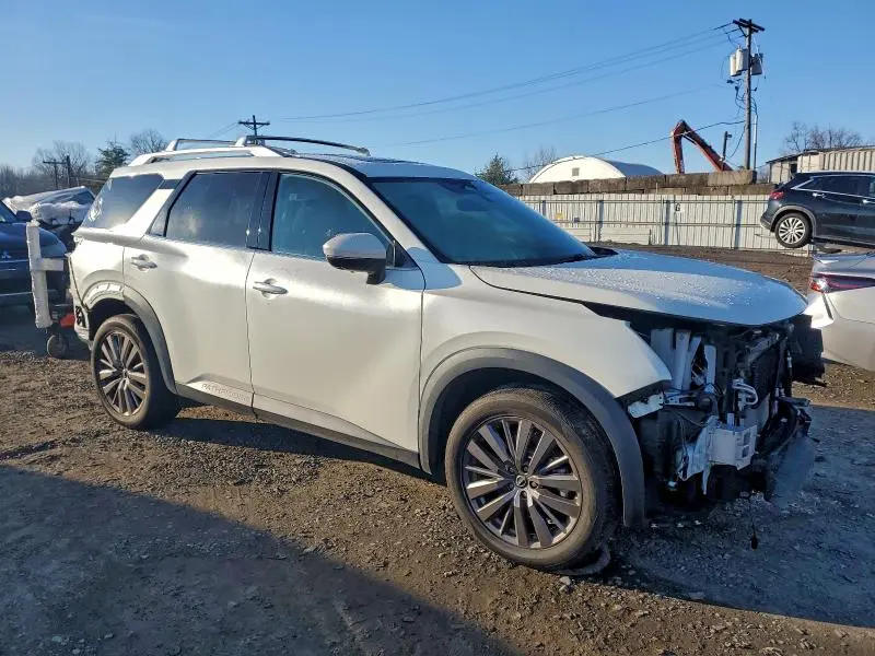 2023 NISSAN PATHFINDER SL  