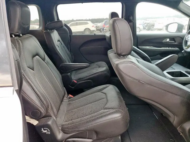 2025 CHRYSLER VOYAGER LX  