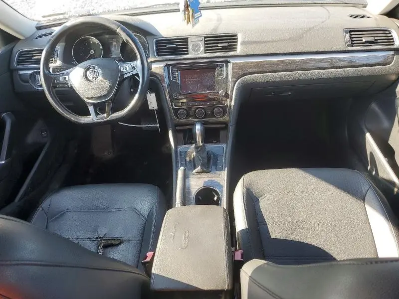 2016 VOLKSWAGEN PASSAT SE  