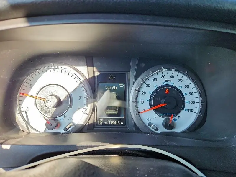 2017 TOYOTA SIENNA SE  