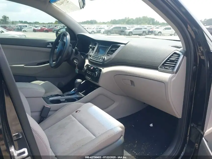 2016 HYUNDAI TUCSON SE