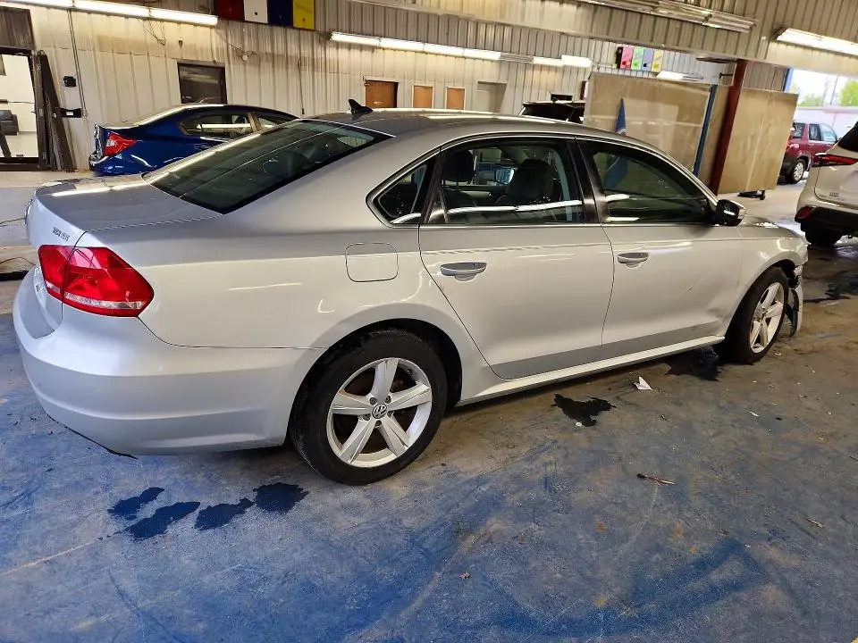 2013 VOLKSWAGEN PASSAT SE  