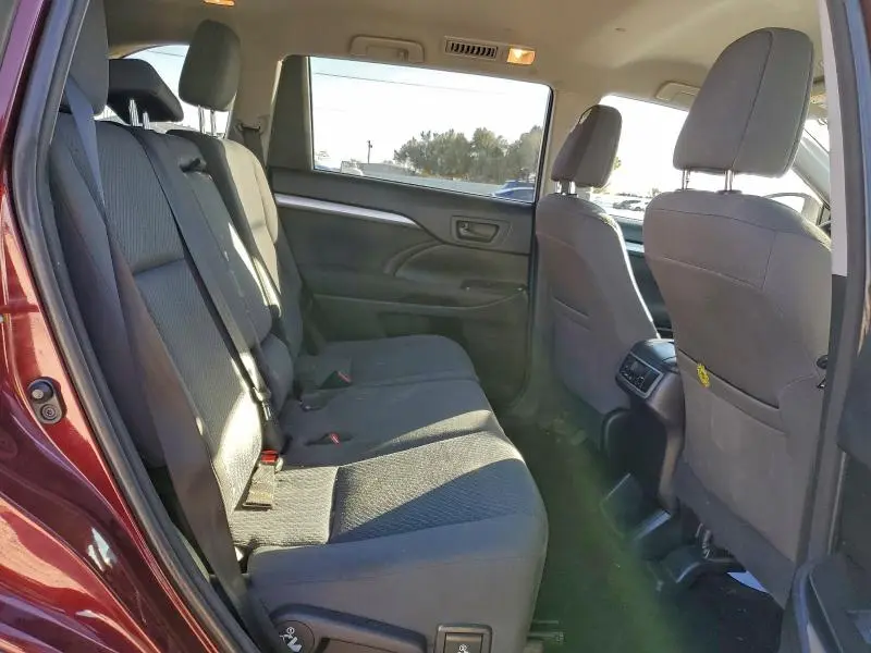 2015 TOYOTA HIGHLANDER LE  