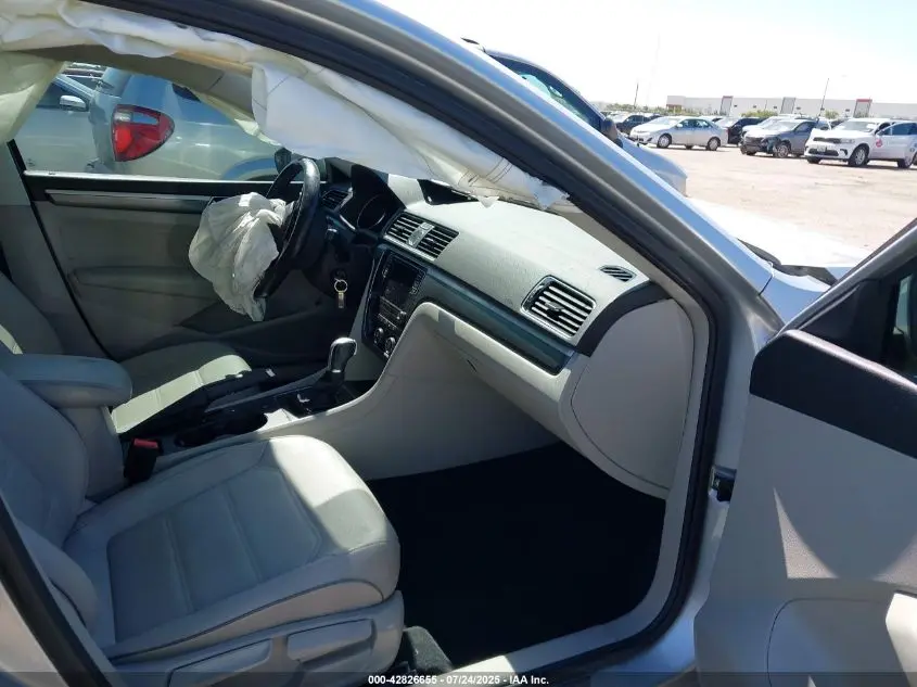 2017 VOLKSWAGEN PASSAT 1.8T R-LINE
