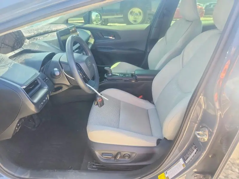 2024 TOYOTA PRIUS XLE  