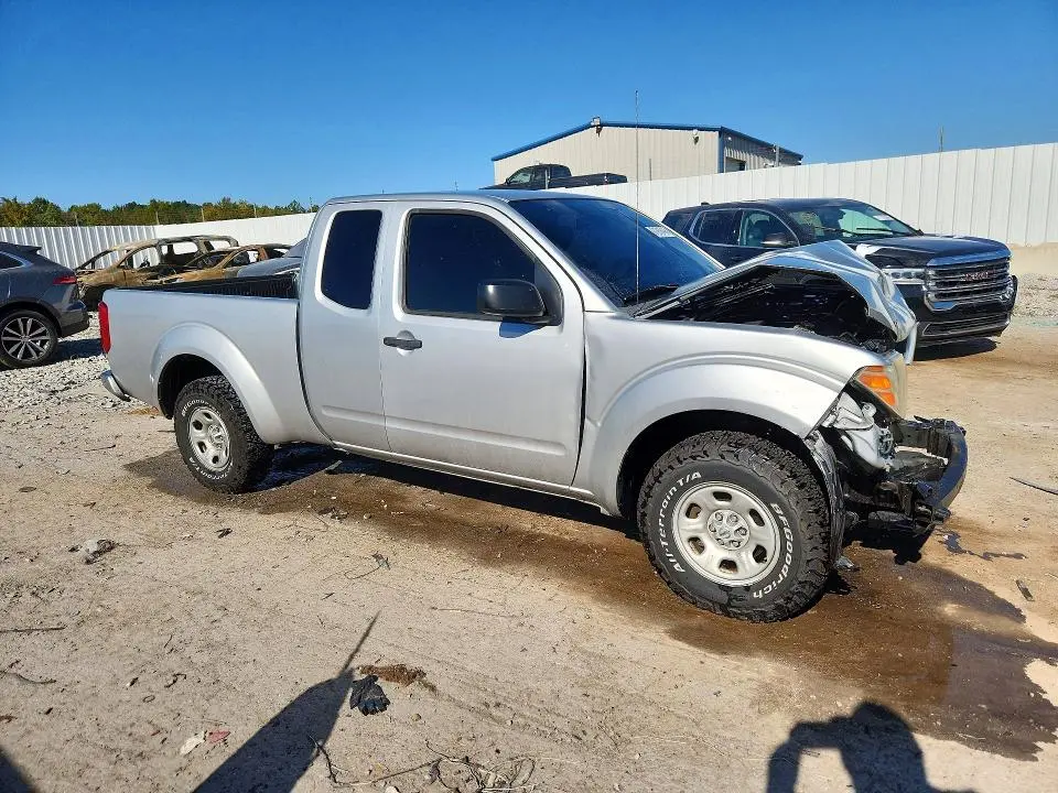 2011 NISSAN FRONTIER S  