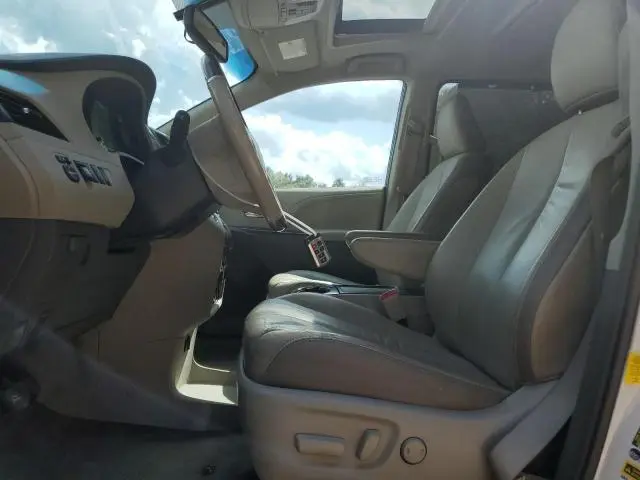 2013 TOYOTA SIENNA XLE  