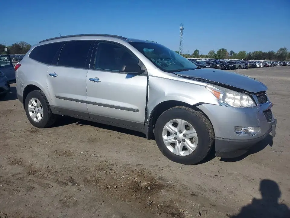 2010 CHEVROLET TRAVERSE LS  