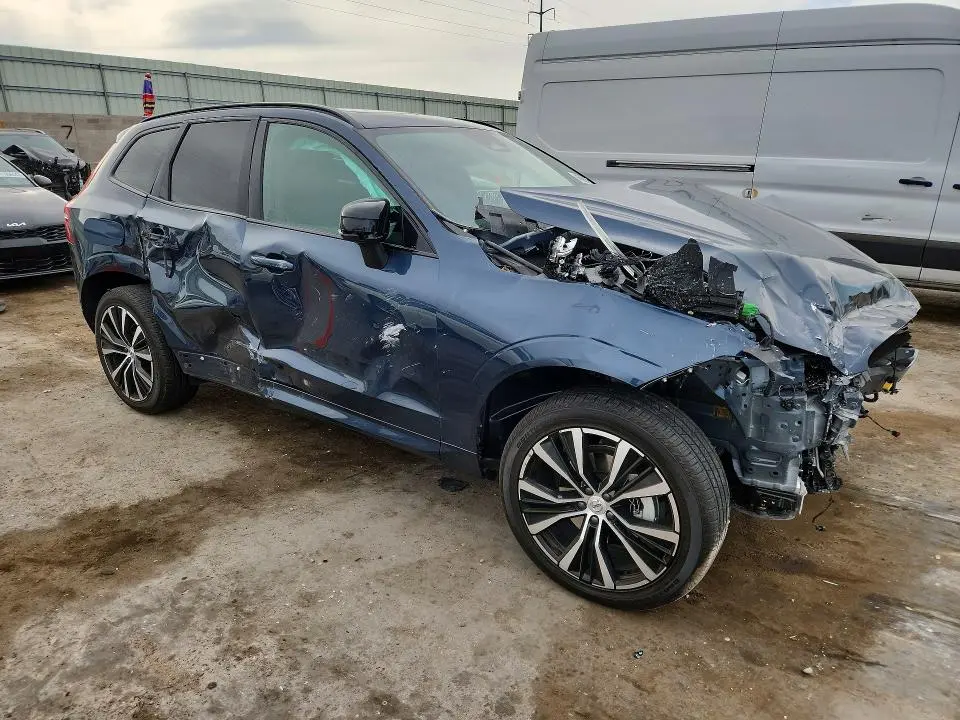 2025 VOLVO XC60 PLUS  
