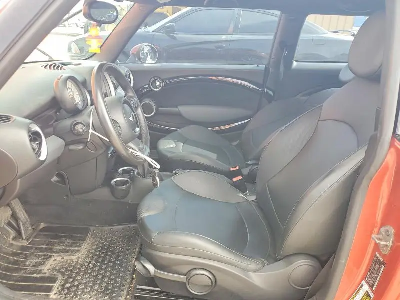 2011 MINI COOPER   