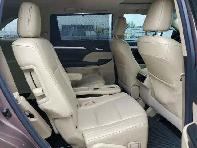 2017 TOYOTA HIGHLANDER SE  