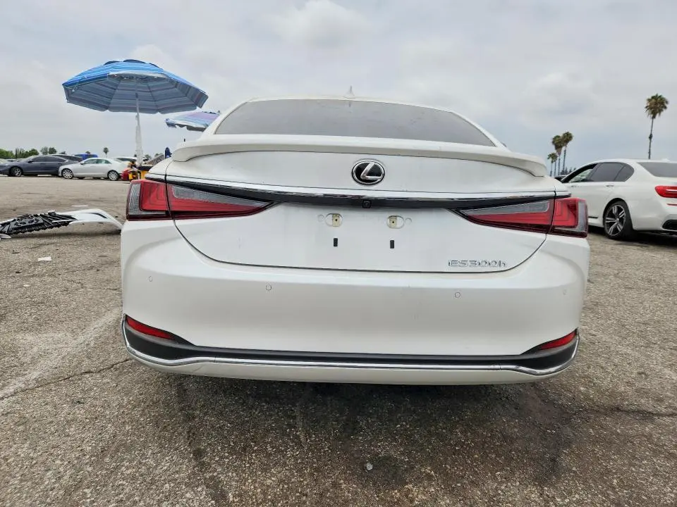 2025 LEXUS ES 300H BASE  