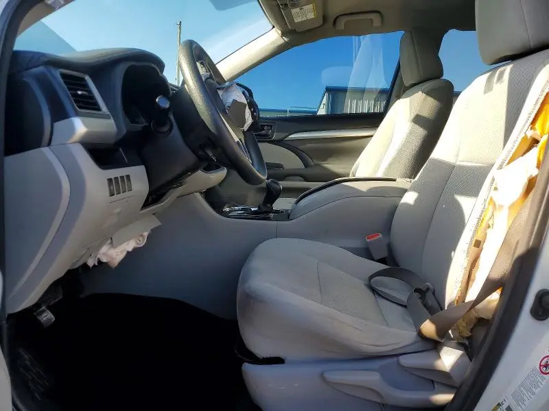 2016 TOYOTA HIGHLANDER LE  