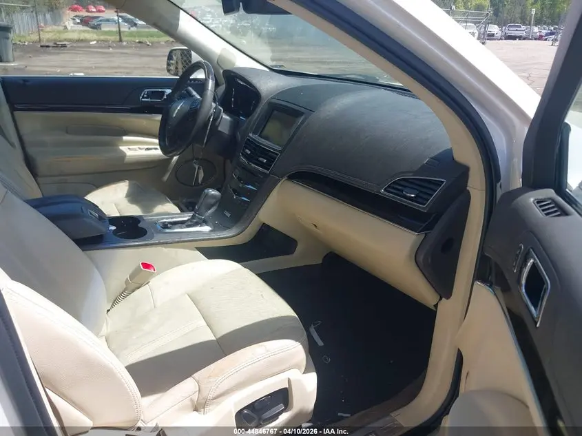 2013 LINCOLN MKT  