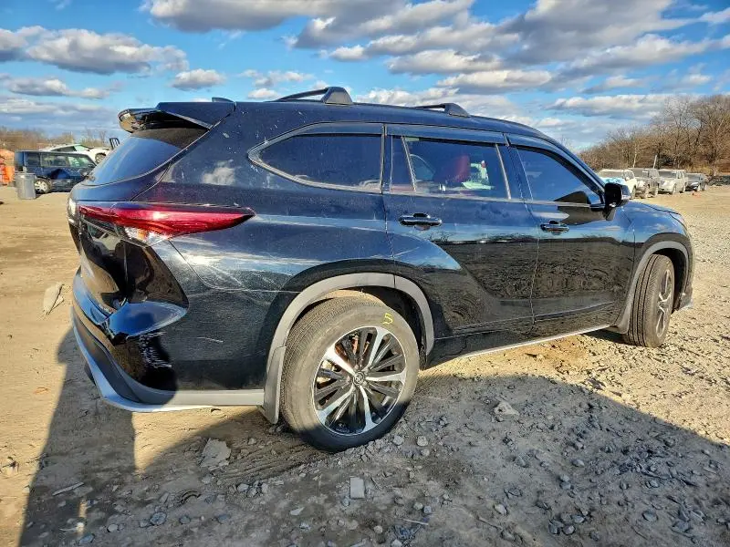 2021 TOYOTA HIGHLANDER XSE  