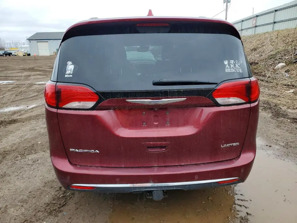 2017 CHRYSLER PACIFICA LIMITED  