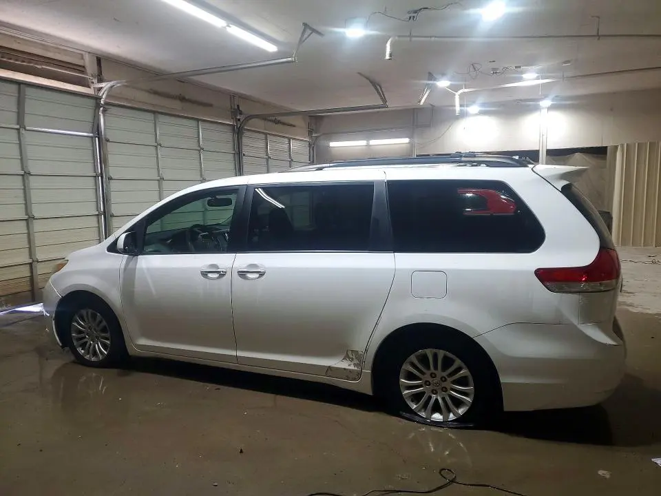 2011 TOYOTA SIENNA XLE 8-PASSENGER  