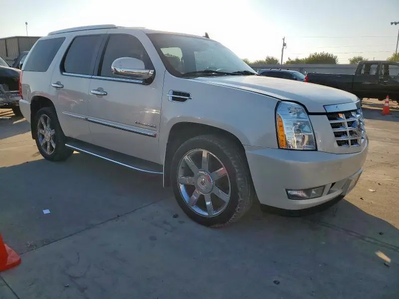 2011 CADILLAC ESCALADE LUXURY  