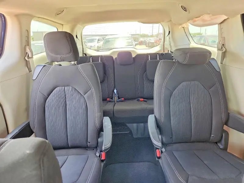 2020 CHRYSLER VOYAGER LX  