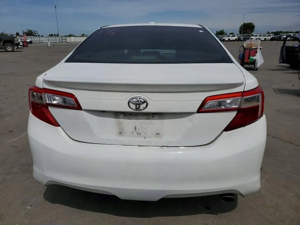 2014 TOYOTA CAMRY SE  