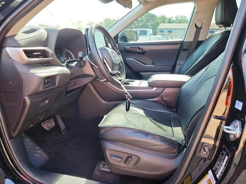 2025 TOYOTA HIGHLANDER LE  