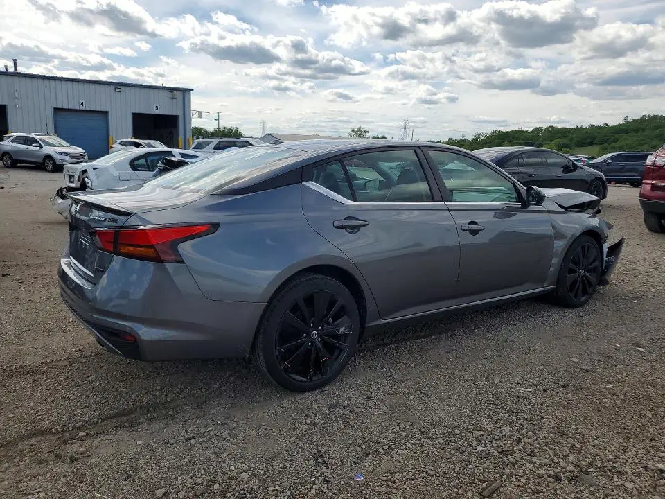 2022 NISSAN ALTIMA SR  