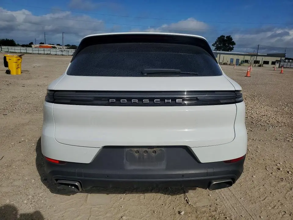2024 PORSCHE CAYENNE   