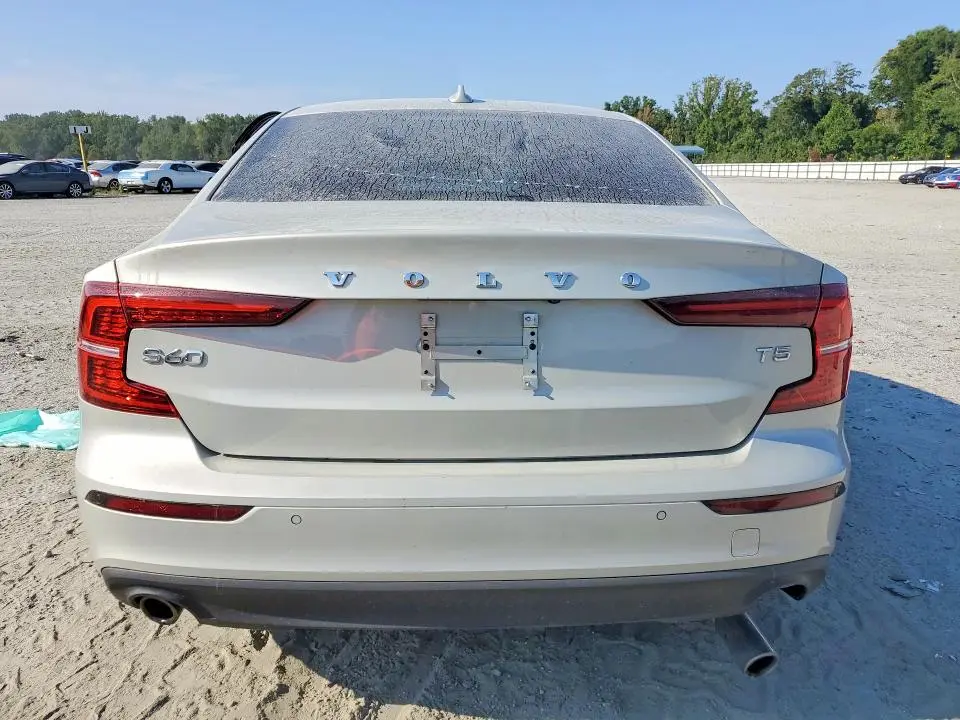 2020 VOLVO S60 T5 MOMENTUM  