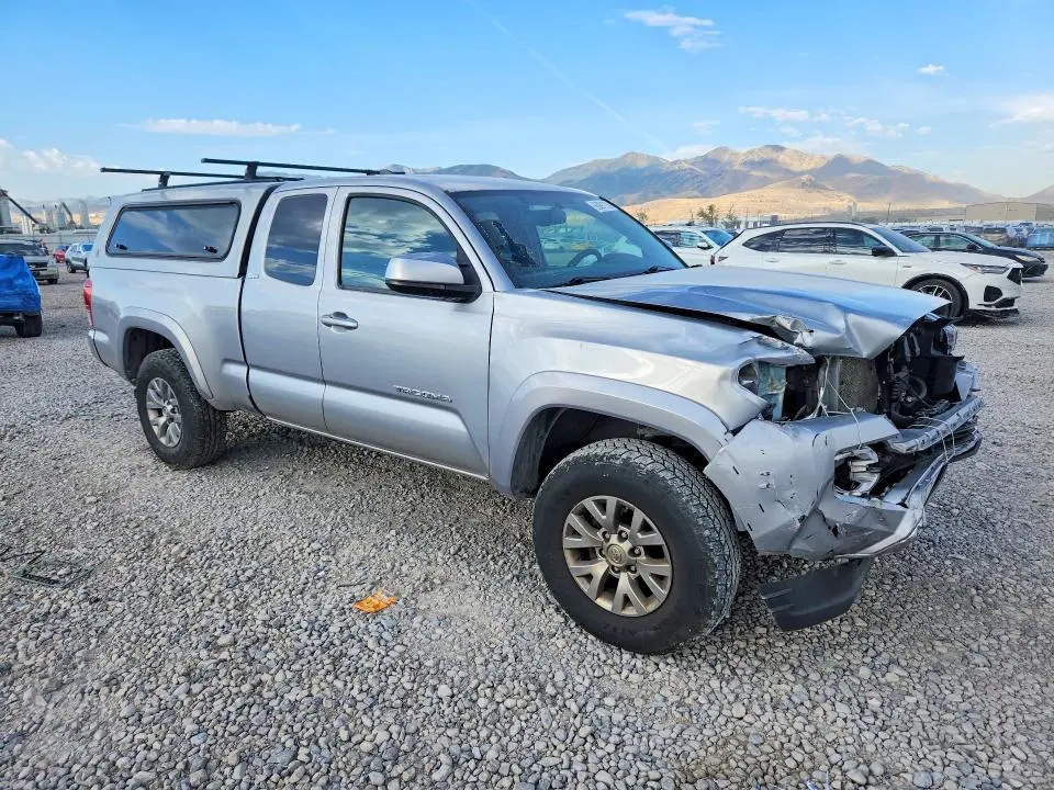 2017 TOYOTA TACOMA SR5 V6  