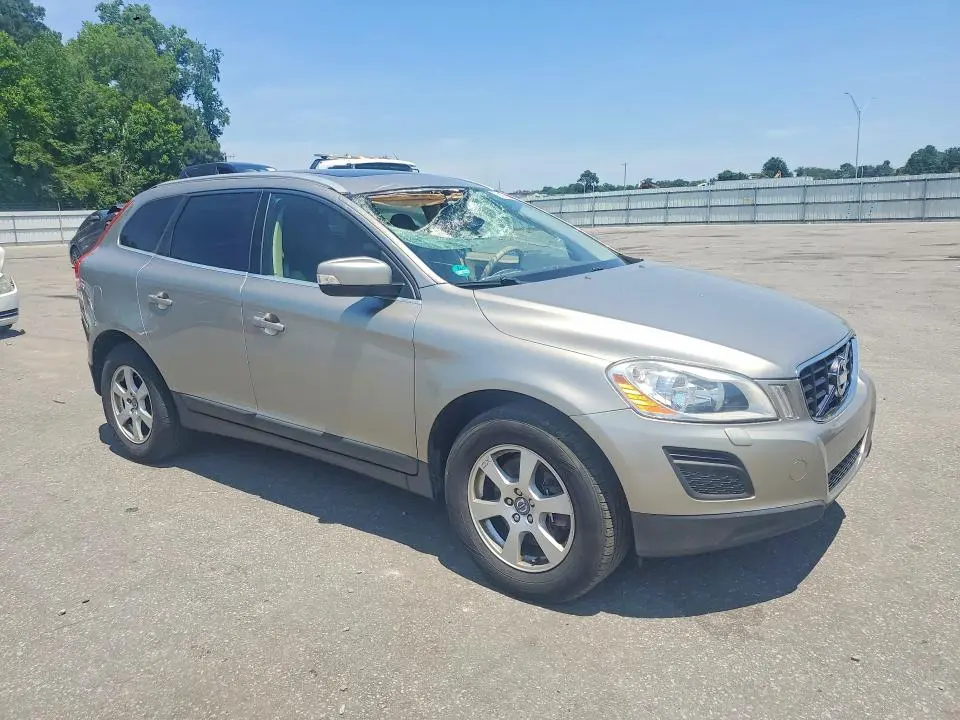 2011 VOLVO XC60 3.2  