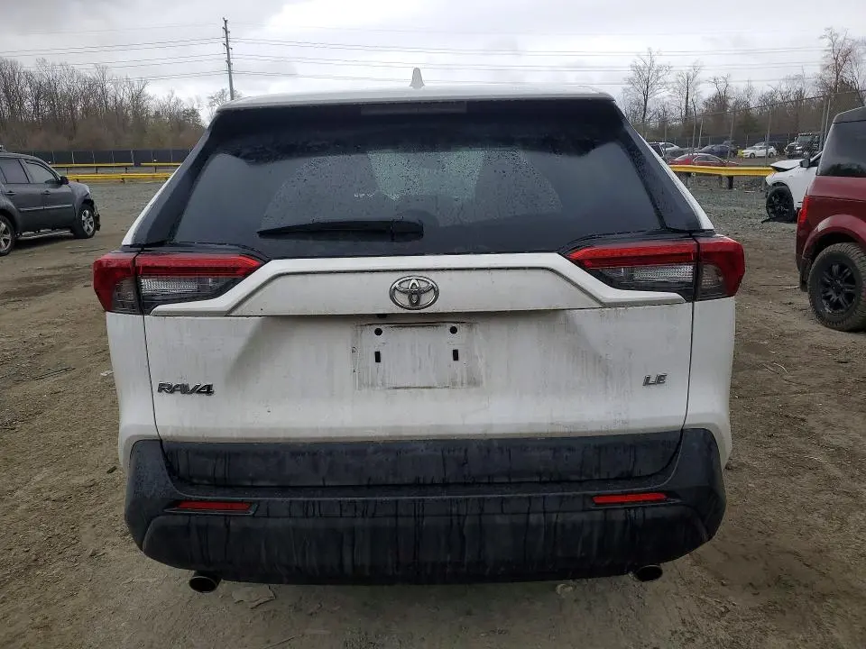 2022 TOYOTA RAV4 LE  