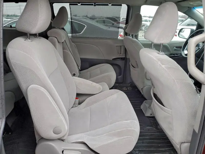 2015 TOYOTA SIENNA LE  