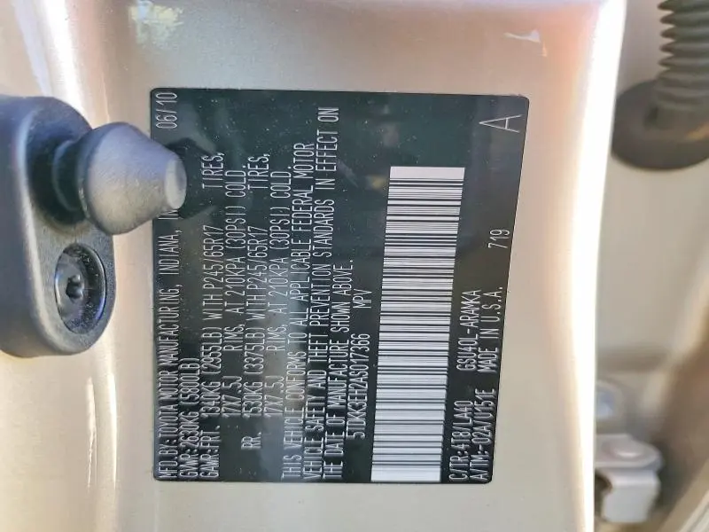 2010 TOYOTA HIGHLANDER SE  