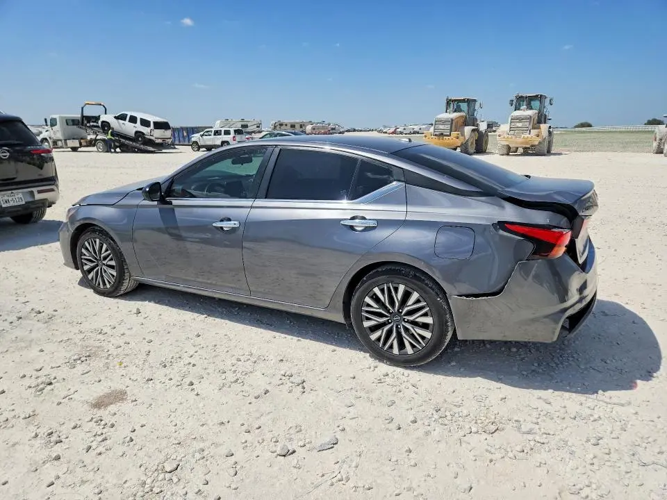 2024 NISSAN ALTIMA SV  