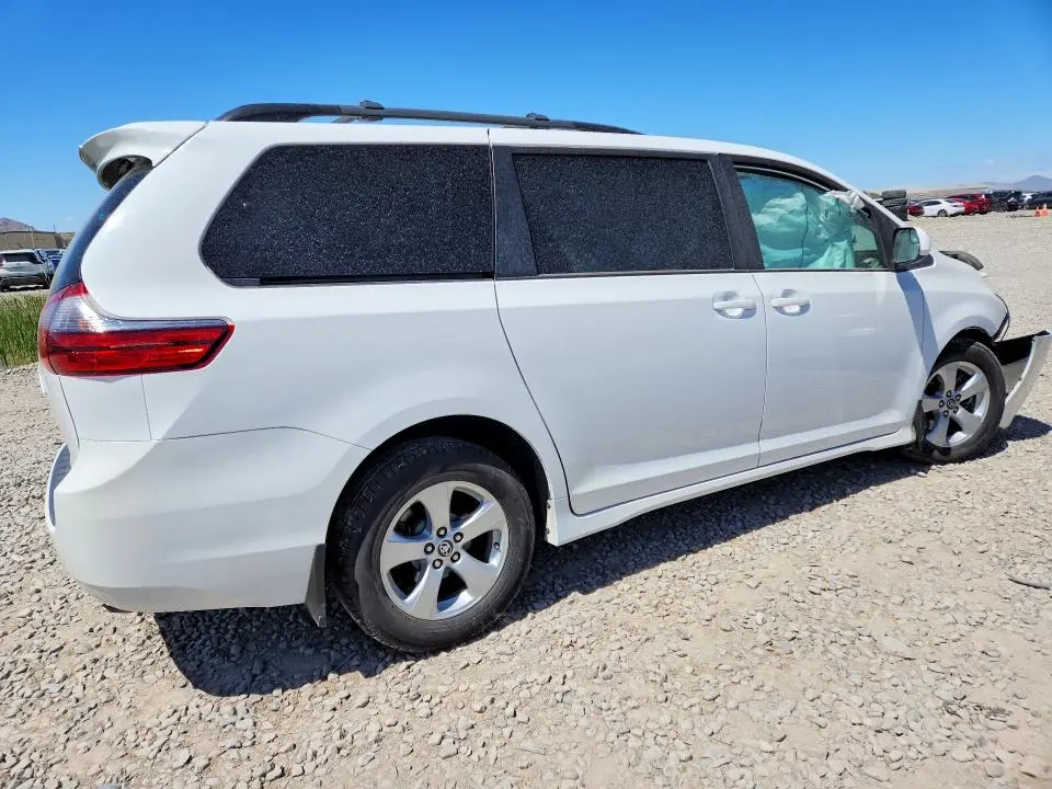 2020 TOYOTA SIENNA LE  