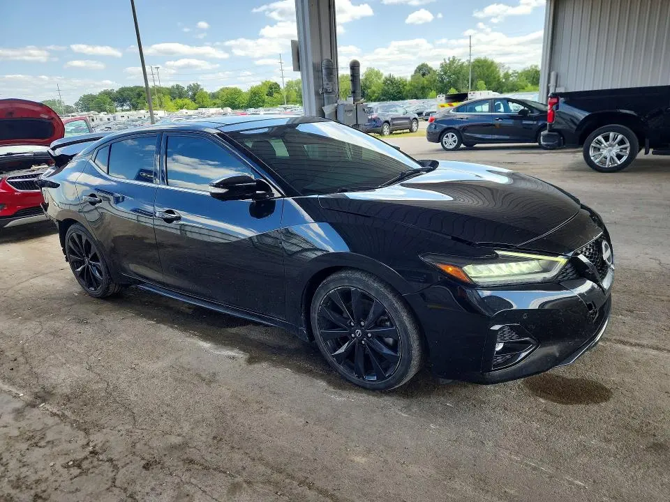 2023 NISSAN MAXIMA SR  