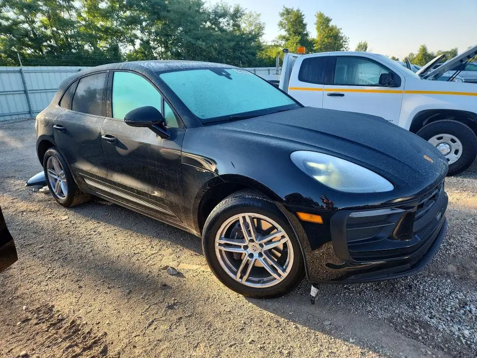 2024 PORSCHE MACAN BASE  