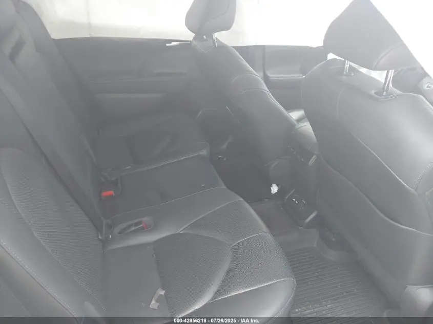 2020 TOYOTA HIGHLANDER LIMITED
