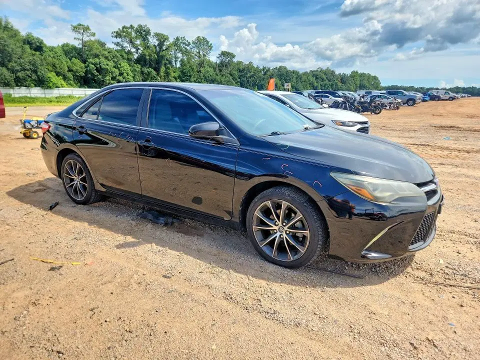 2015 TOYOTA CAMRY XSE V6  